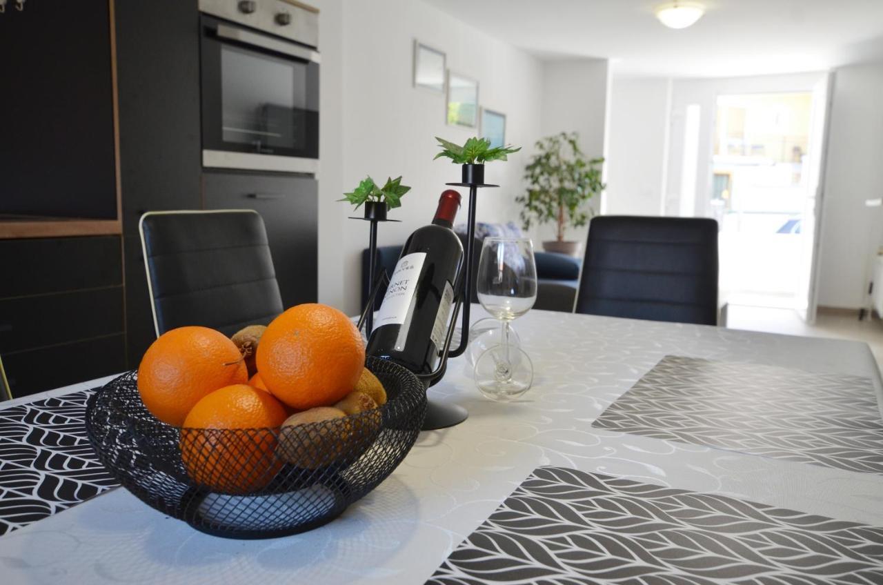 Katy Apartment โรวีน ภายนอก รูปภาพ
