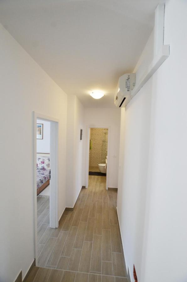 Katy Apartment โรวีน ภายนอก รูปภาพ