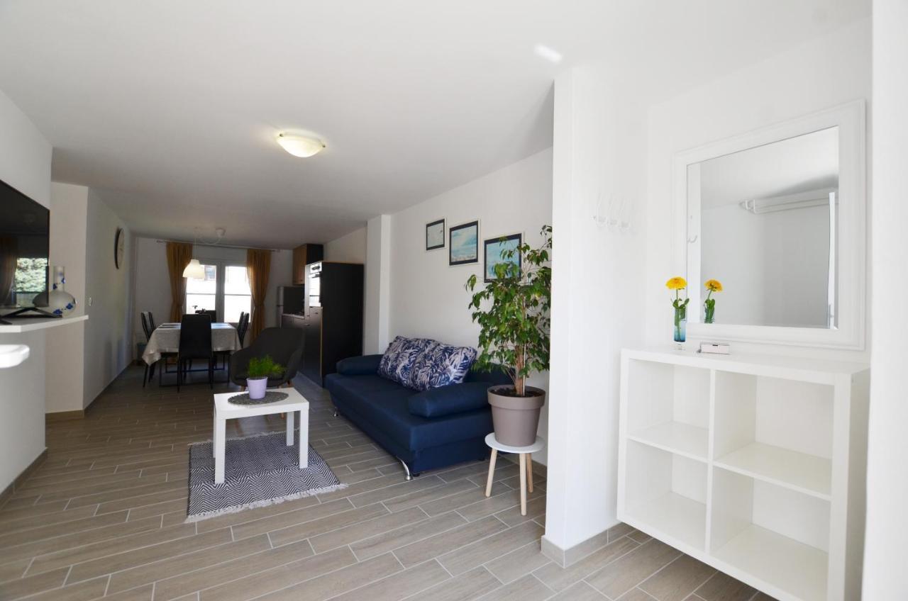 Katy Apartment โรวีน ภายนอก รูปภาพ