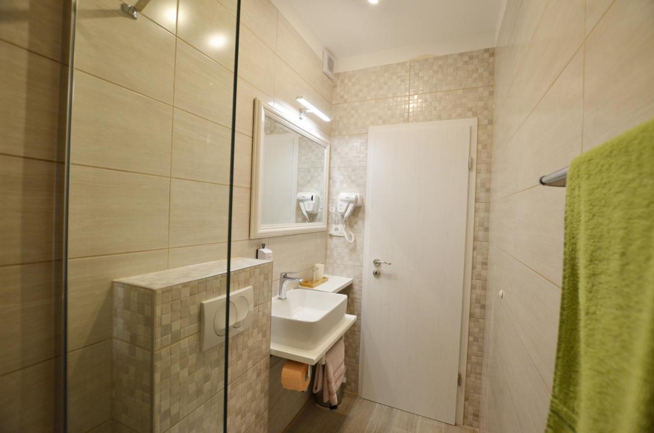 Katy Apartment โรวีน ภายนอก รูปภาพ