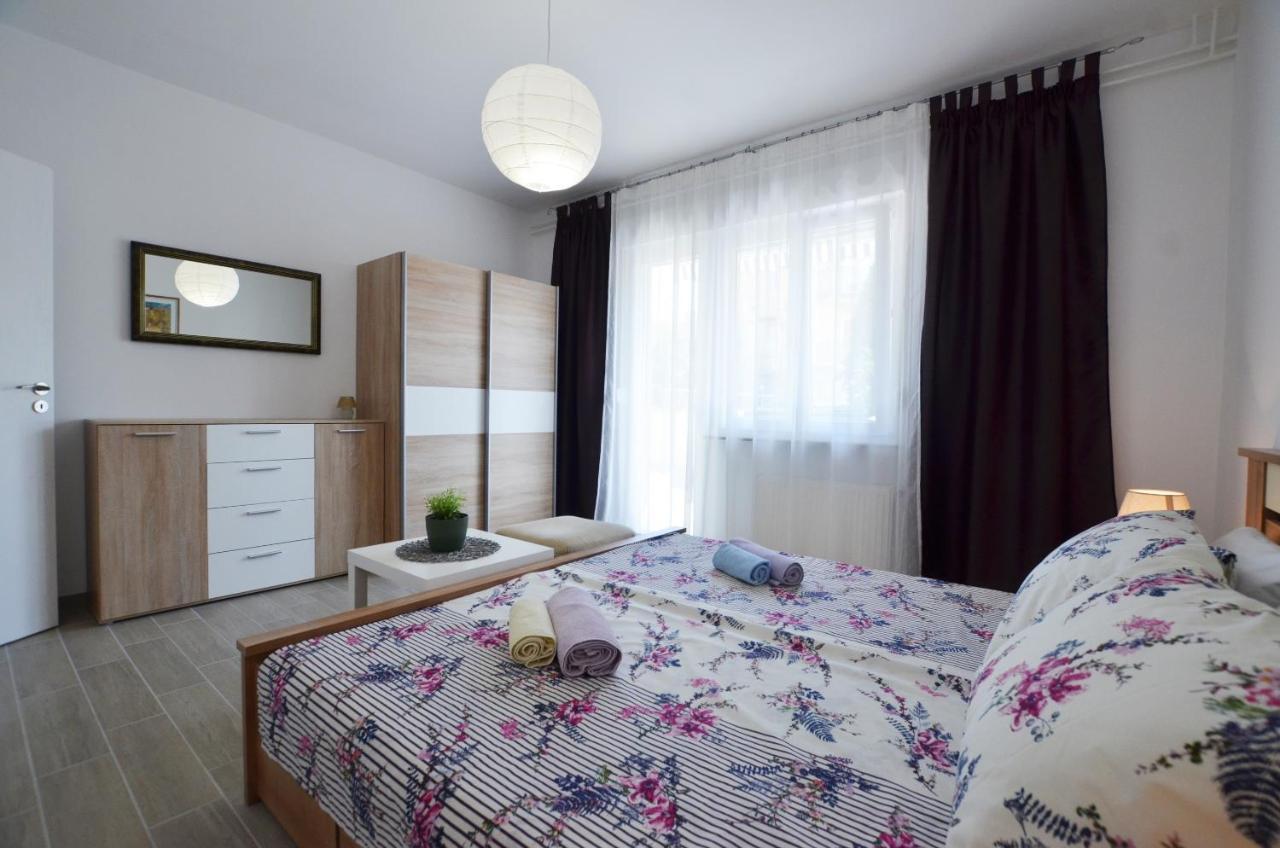 Katy Apartment โรวีน ภายนอก รูปภาพ
