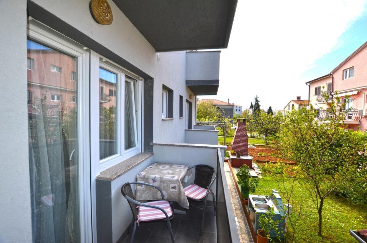 Katy Apartment โรวีน ภายนอก รูปภาพ
