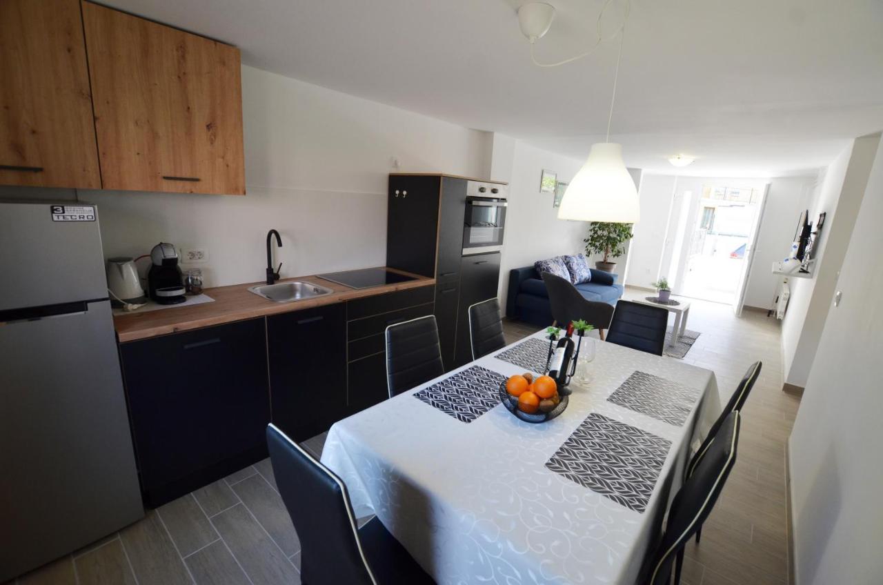 Katy Apartment โรวีน ภายนอก รูปภาพ