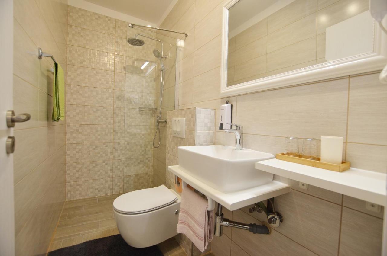 Katy Apartment โรวีน ภายนอก รูปภาพ