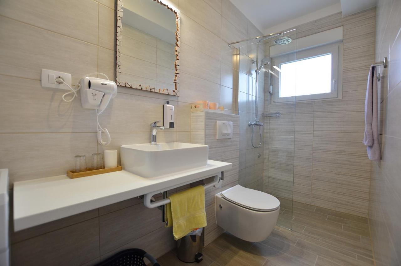 Katy Apartment โรวีน ภายนอก รูปภาพ
